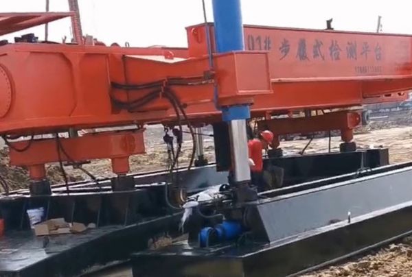 步履式光伏打樁機(jī)