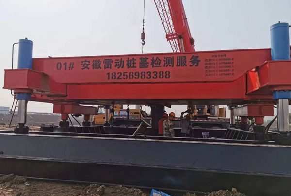 步履式光伏打樁機(jī)